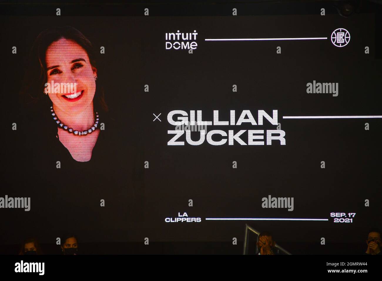 Gillian Zucker, President of Business Operations von Los Angeles Clippers, spricht im Rahmen eines Spatenstichs für die neue Heimat des Los Angeles Clipp Stockfoto