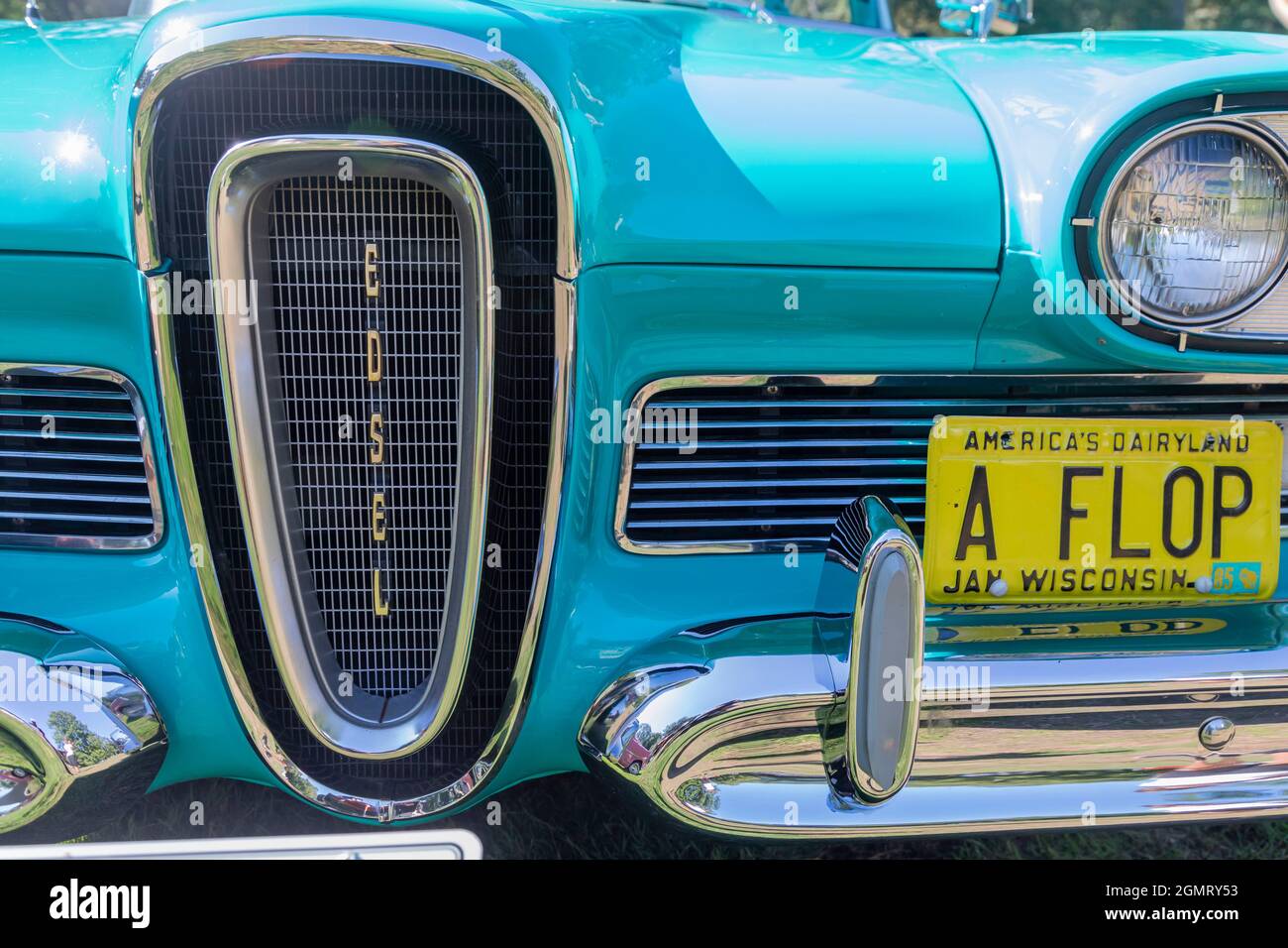 Große Pointe Shores, Michigan - der erfolglose 1958 Edsel Pacer, mit einem Nummernschild mit der Aufschrift „A Flop“, bei der Eyes On Design Auto Show. Dieses Jahr Stockfoto