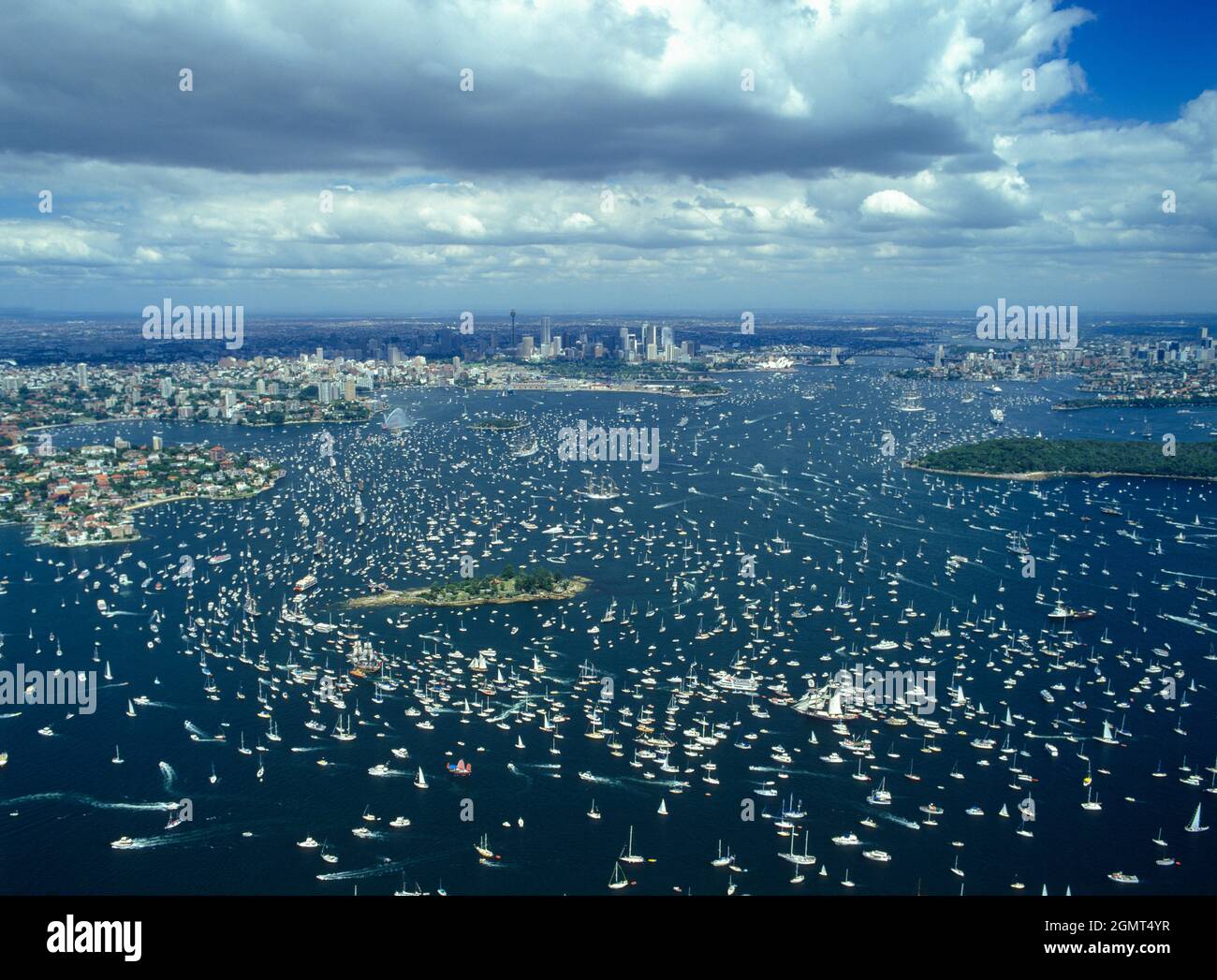 Australien Zweihundertjahrfeier Hafen von Sydney 26. Januar 1988 die größte Gruppe von Booten, die je im Hafen von Sydney gesehen wurde. Stockfoto