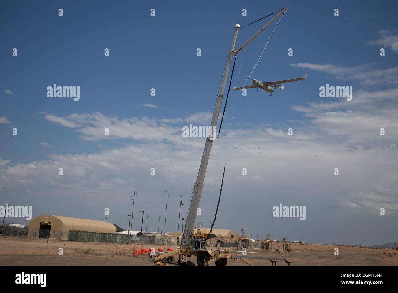 Ein RQ-21A-Blackjack, der Marine Unmanned Aerial Vehicle Squadron 3, Marine Aircraft Group 24, 1st Marine Aircraft Wing, zugewiesen wurde, kehrt während eines WTE-Kurses (Weapons and Tactics Instructor) 1-22 im Cannon Air Defense Complex, nahe Yuma, Arizona, von einem Flug zurück., 18. September 2021. WTI ist eine siebenwöchige Schulungsveranstaltung, die von Marine Aviation Weapons and Tactics Squadron One veranstaltet wird und standardisierte fortgeschrittene taktische Schulungen und Zertifizierungen von Instruktorenqualifikationen bietet, um die Ausbildung und Bereitschaft der Marine Aviation zu unterstützen und bei der Entwicklung und Anwendung von Flugwaffen und -Taktiken zu helfen. (USA Marine Stockfoto