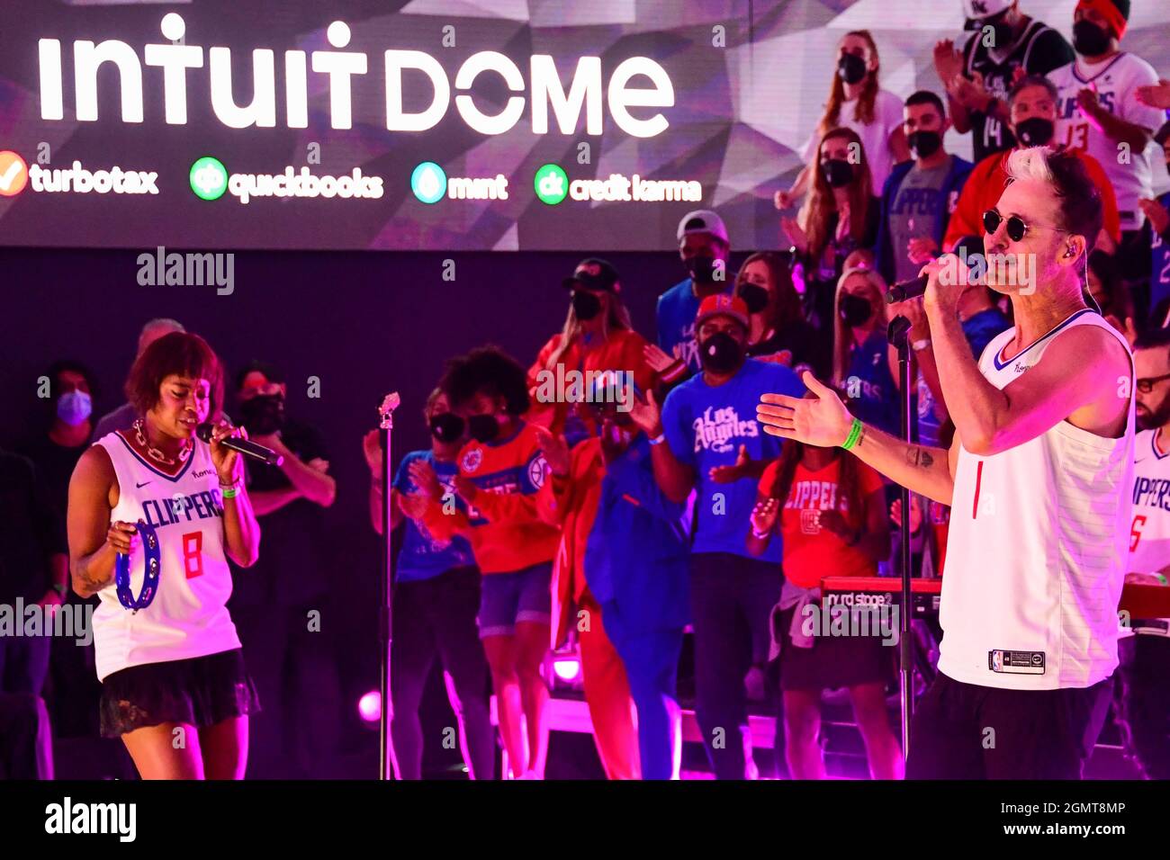 Fitz und die Tantrums führen während einer Spatenstich für das neue Zuhause der Los Angeles Clippers, Intuit Dome, am Freitag, den 17. September 2021, Zoll Stockfoto