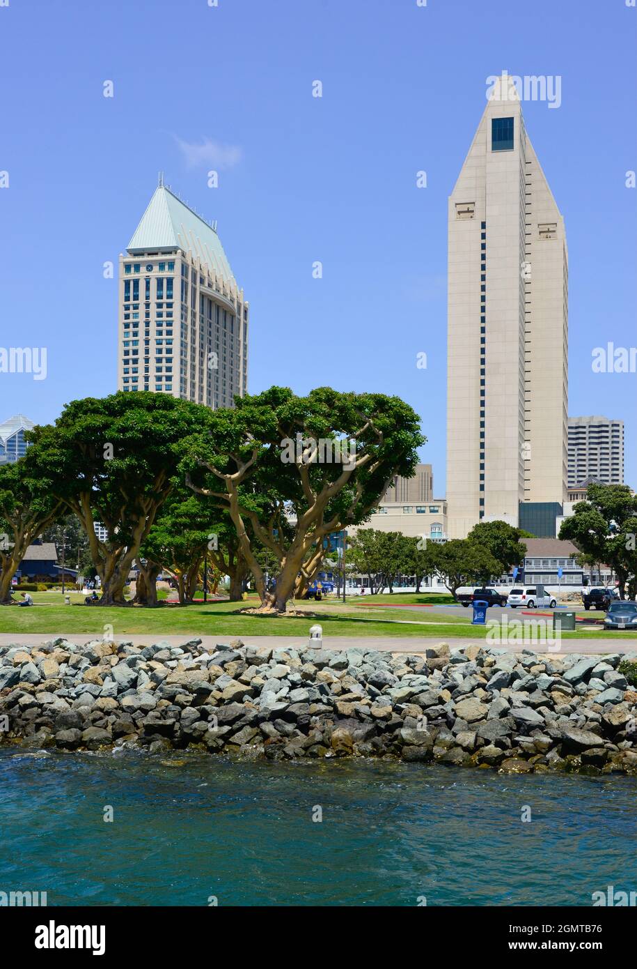 Das moderne und stilvolle Manchester Grand Hyatt San Diego Hotel befindet sich über dem Embarcadero Marine Park am Ufer der Bucht in San Diego, CA Stockfoto