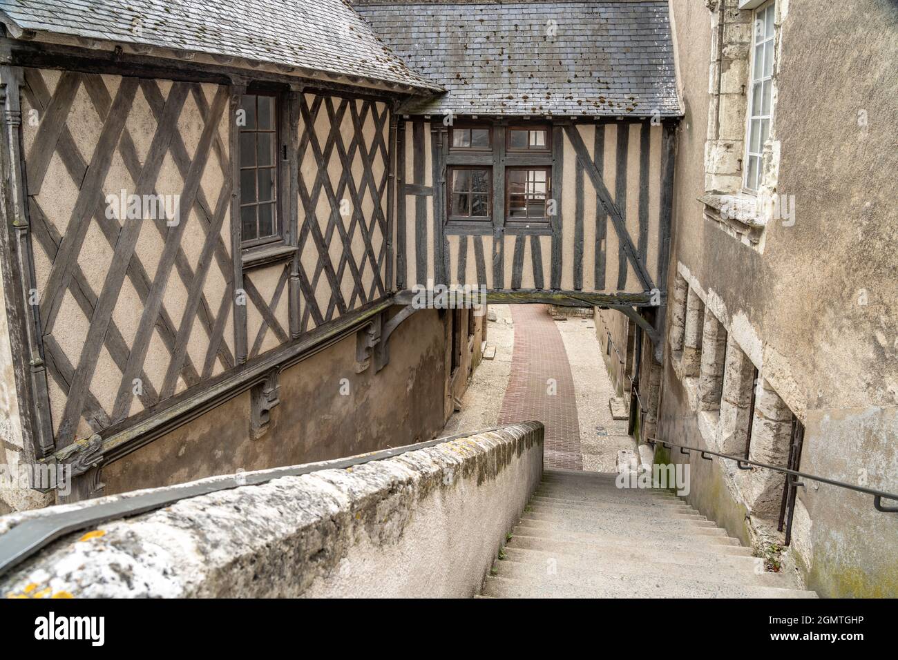 Fachwerk in der historischen Altstadt von Blois, Frankreich | Fachwerkgebäude im historischen Stadtzentrum, Blois, Loire-Tal, Frankreich Stockfoto