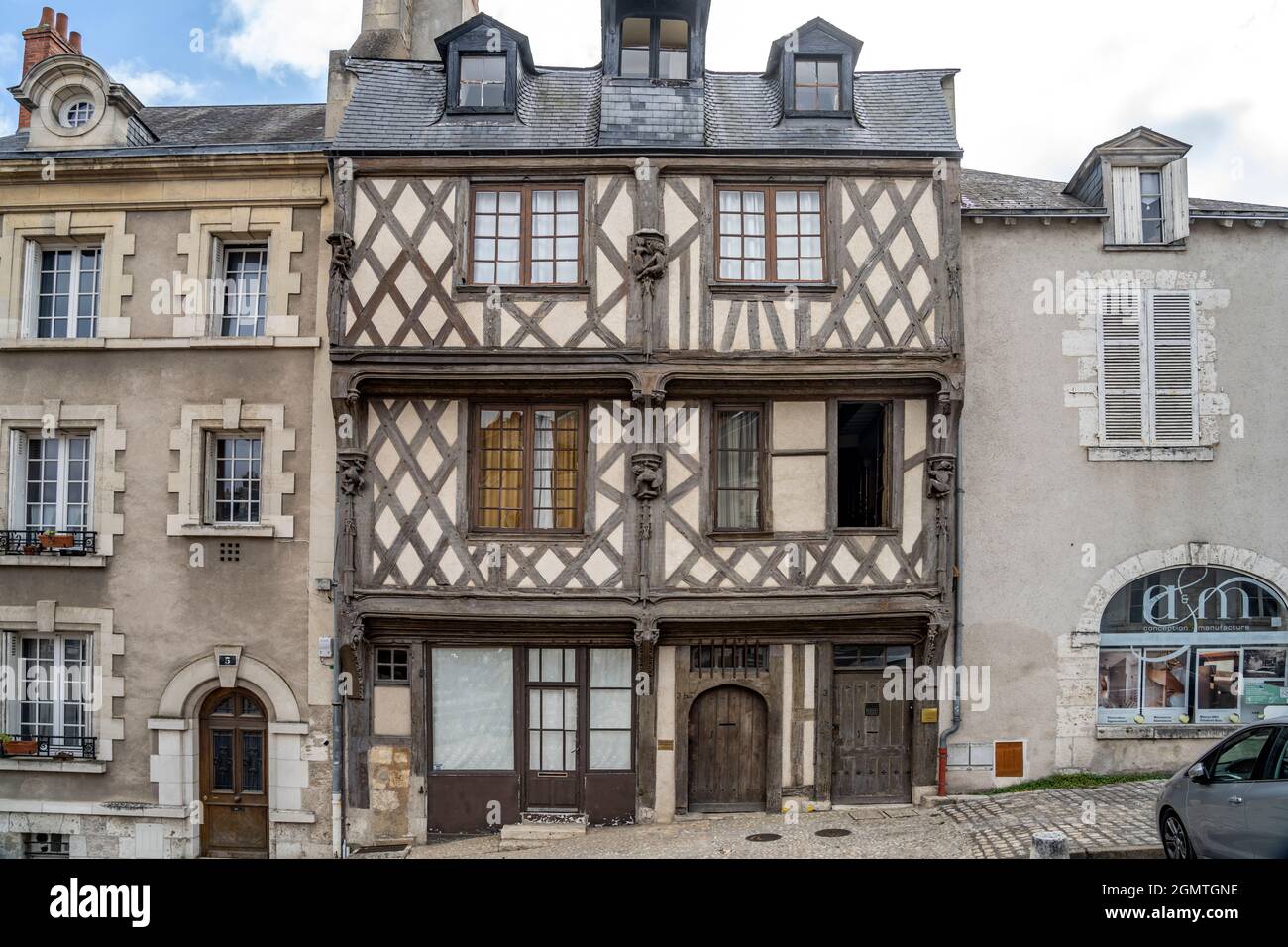 Fachwerkhaus Maison de l'Acrobate in der historischen Altstadt von Blois, Frankreich | Fachwerkhaus Maison de l'Acrobate im historischen Stockfoto