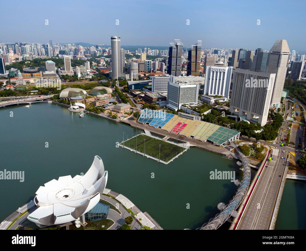 Marina Bay, Singapur - 5. März 2019 Das SingaporeÕs ArtScience Museum ist ein modernes architektonisches i, das wie eine sich öffnende Lotusblume unverwechselbar geformt ist Stockfoto