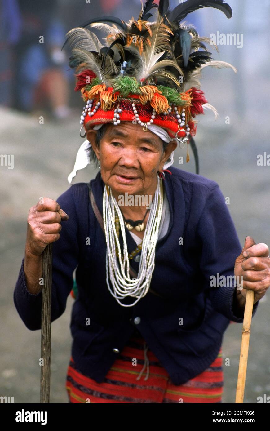 Banoue, Philippinen - Februar 1986; Banaue auf den Philippinen ist vor allem für eine Sache bekannt - seine berühmten Reisterrassen, hier sehen wir eine alte Dame der Stockfoto