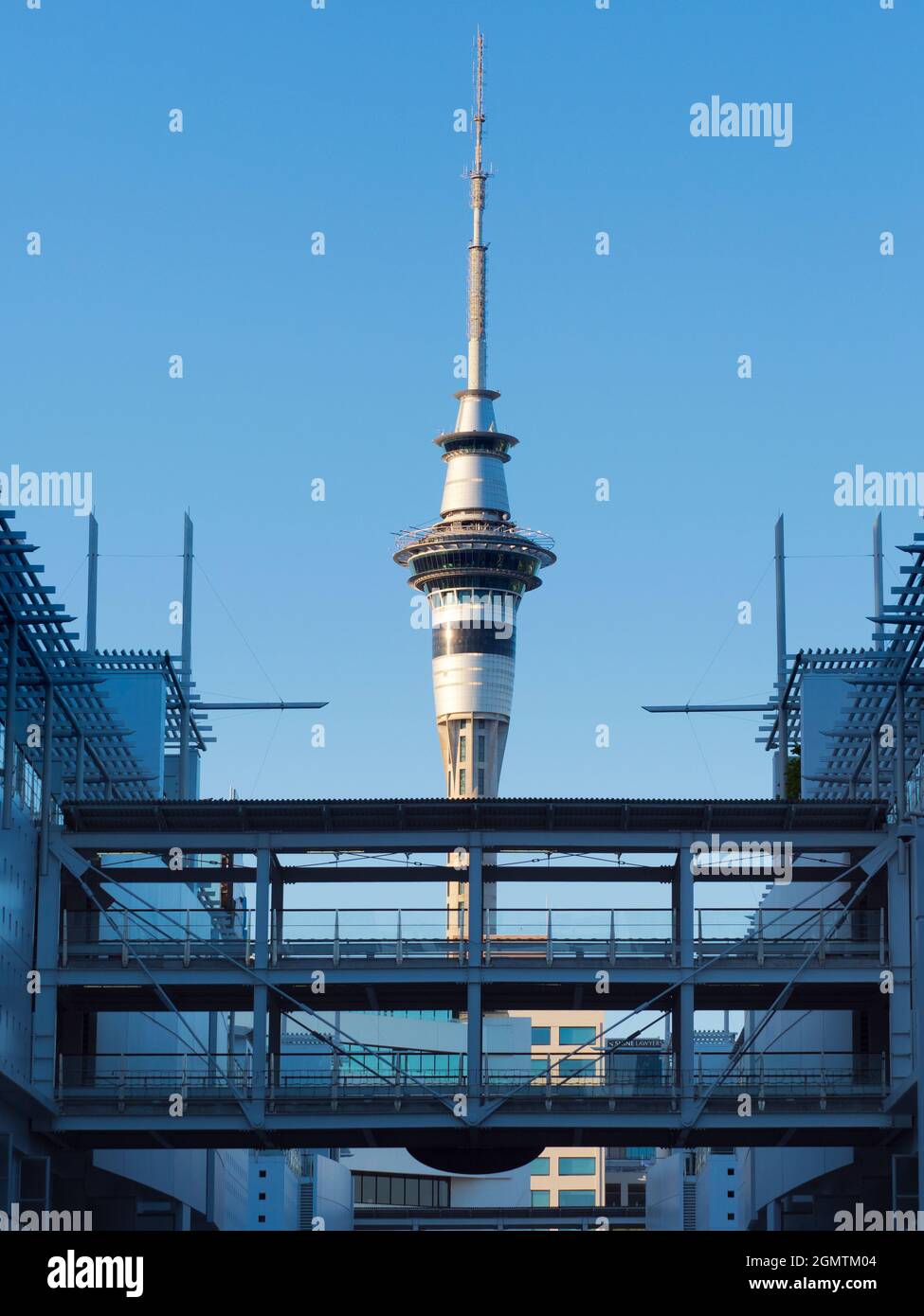 Auckland, Neuseeland North Island – 2. März 2019; Der 328 m lange Sky Tower ist ein Wahrzeichen in Auckland, Neuseeland. Diese Telekommunikation und ob Stockfoto