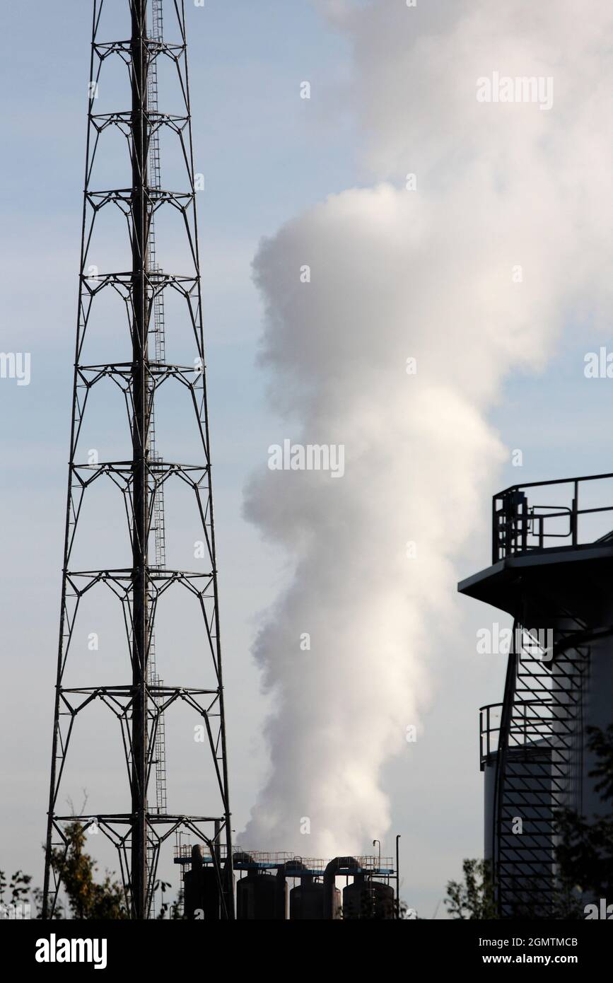 Die Raffinerie Avonmouth ist ein riesiger petrochemischer und energietechnischer Komplex, der den Südwesten Englands bedient und sich in einem Vorort von Bristol, England, befindet Stockfoto