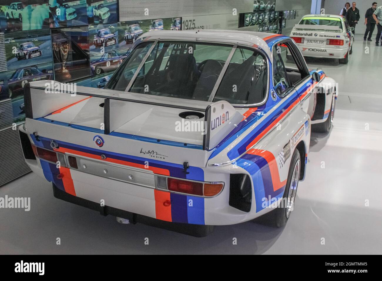 BMW 3.0 CSL. Er fuhr in der Gruppe 2 und der Tourenwagen-Europameisterschaft in den frühen 70er Jahren. BMW Museum Showroom. Deutschland, München - 27. April 2011 Stockfoto