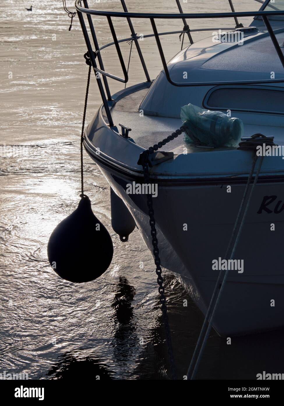 Abingdon, England – 17. Februar 2020; Abingdon behauptet, die älteste Stadt in England zu sein. Und ein Spaziergang die Themse hinunter von der St Helens Wharf Schönheit Stockfoto