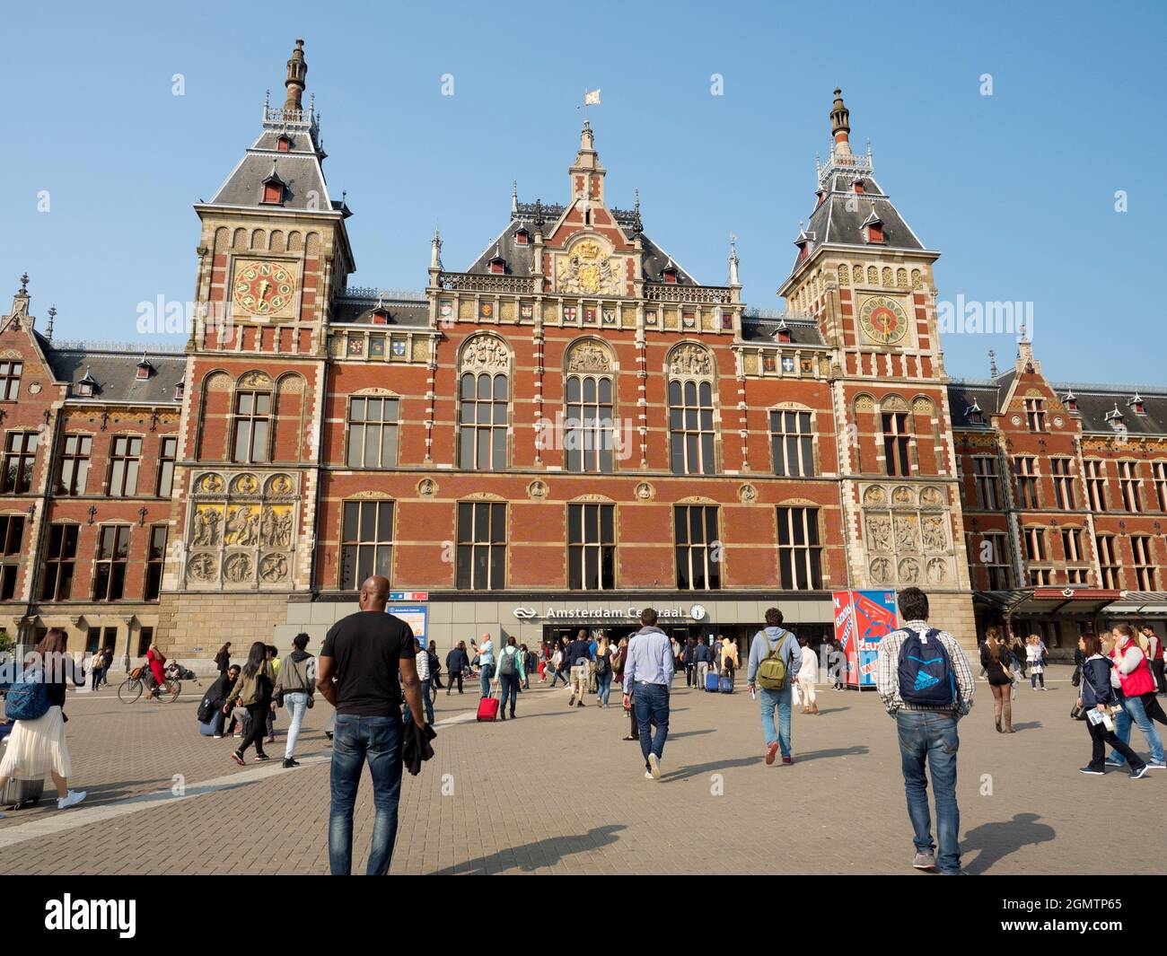 Amsterdam, Niederlande - 27. Mai 2016; Amsterdam ist die Hauptstadt von NetherlandsÕ und berühmt für ihr künstlerisches Erbe, ihr malerisches Kanalsystem und ihr schmal anriges Hou Stockfoto