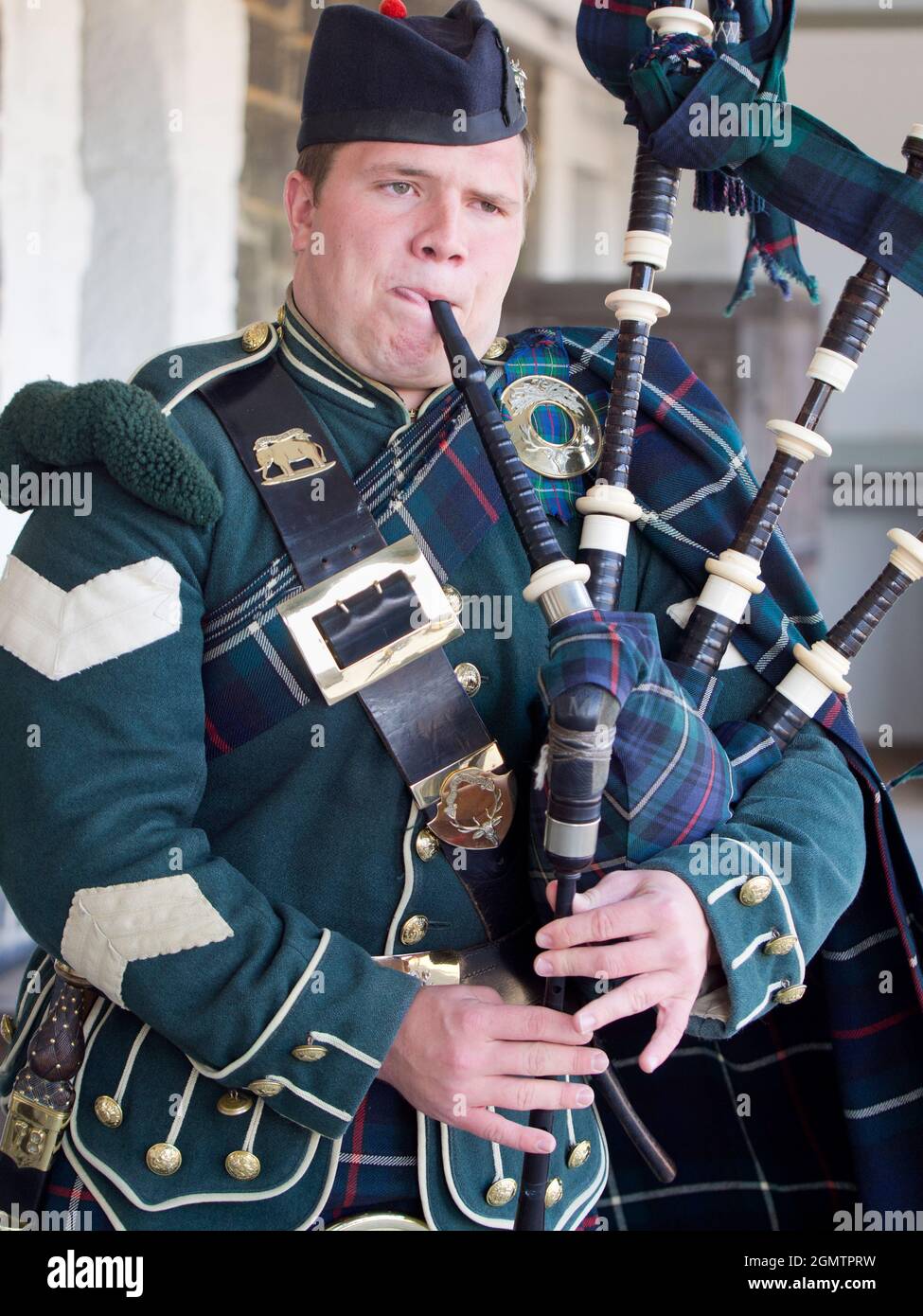 Nova Scotia, Kanada - 11. Oktober 2013; ein Mann in Schuss. Piper spielt in Fort George auf Citadle Hill, im Herzen von Halifax, Nova Scotia. Ein wenig Stockfoto