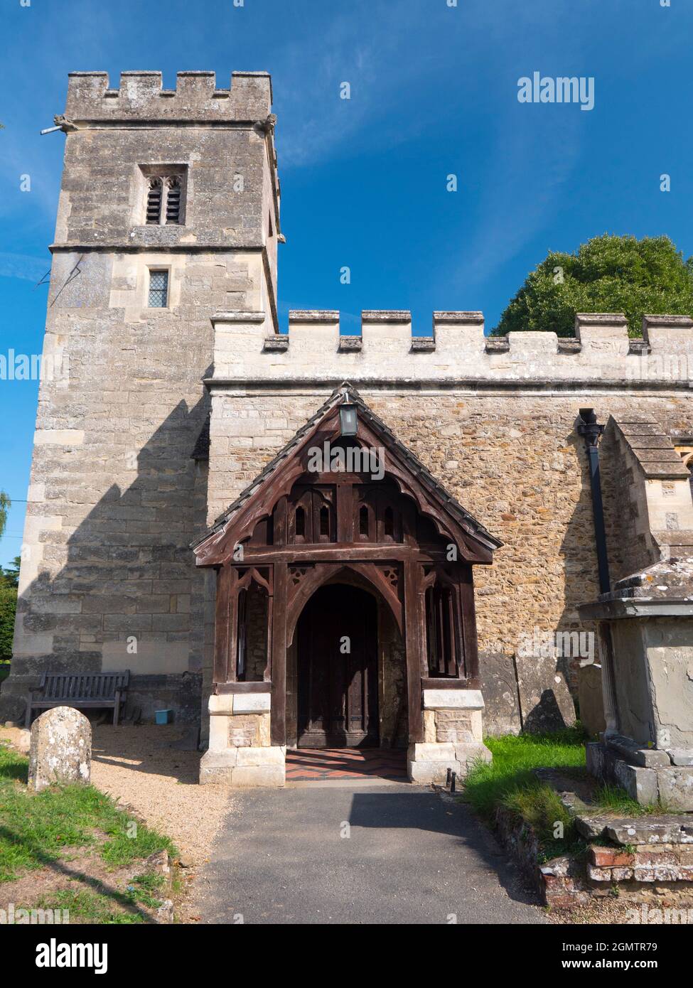 Radley, Oxfordshire, England - 30. August 2018 Dies ist die schöne anglikanische Pfarrkirche von St. James dem Großen in meinem Heimatdorf Radley. Integriert Stockfoto
