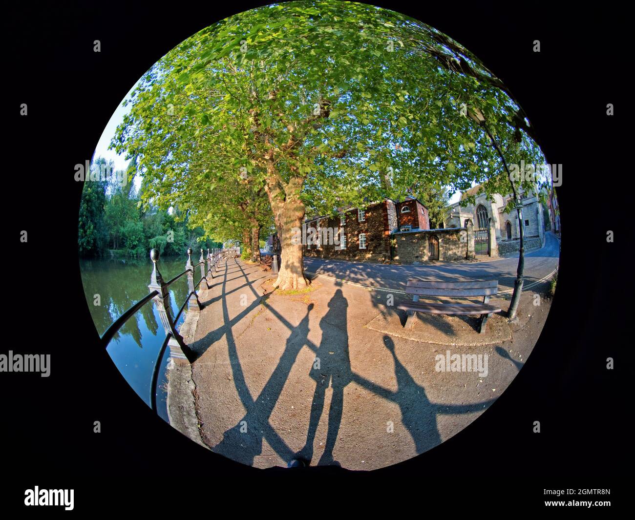 Abingdon, England - 13. Juni 2020; keine Menschen im Blick. Saint Helen's Wharf ist ein bekannter Schönheitsort an der Themse, direkt oberhalb der medieva Stockfoto