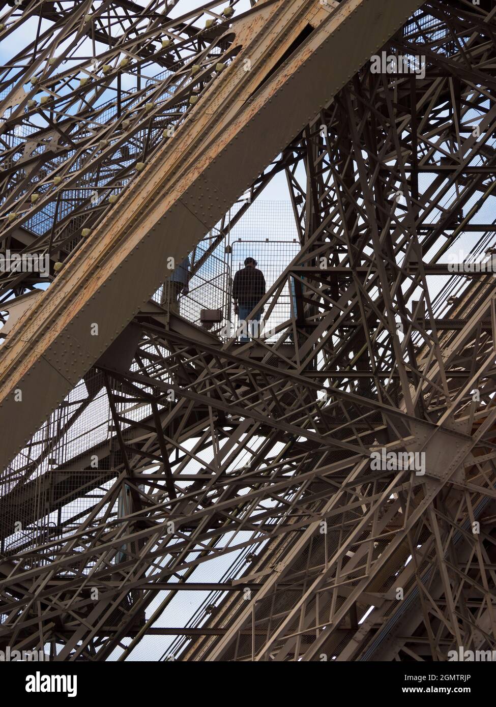 Paris, Frankreich - 18. September 2018 der 1889 Meter (1,063 Fuß) große Eiffelturm wurde für die Weltausstellung 324 erbaut und ist zu einer kulturellen Ikone von Paris geworden Stockfoto