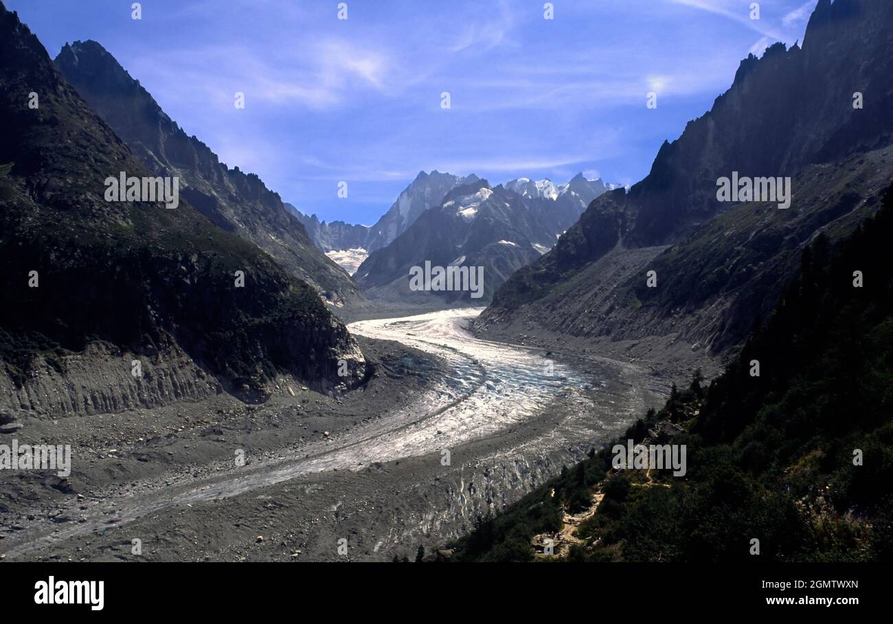 Die französischen Alpen - 7. September 2003; der Grandes Jorasses (4,208 m) ist ein Berg an der Grenze zwischen Haute-Savoie in Frankreich und dem Aostatal in ihm Stockfoto