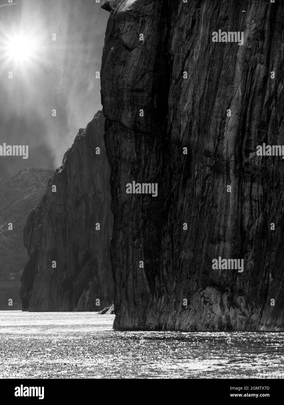 Lysefjord ist ein Fjord im Gebiet Ryfylke im Südwesten Norwegens. Der 42 Kilometer lange Fjord liegt in der Gemeinde Forsand im Landkreis Rogaland, Stockfoto