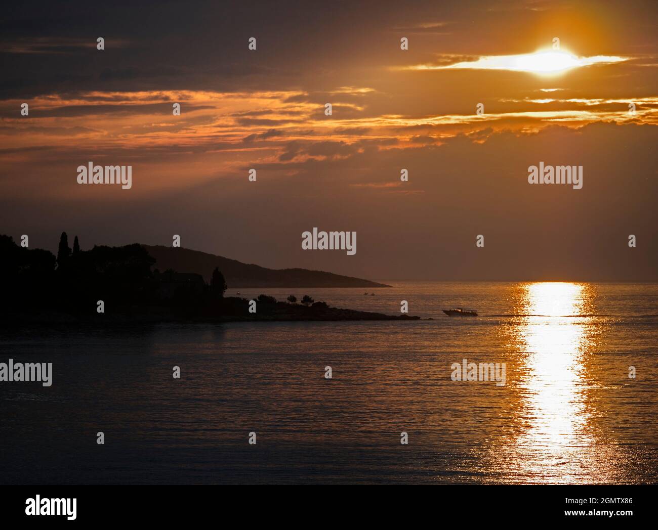 Cavtat ist eine kleine Küstenstadt in der kroatischen Gespanschaft Dubrovnik-Neretva. Es liegt an der Adriaküste 15 Kilometer südlich von Dubrovnik. Das Original Stockfoto