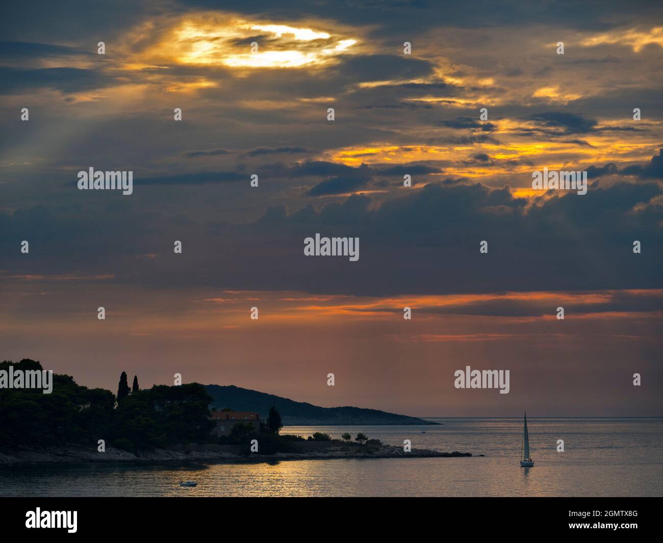 Cavtat ist eine kleine Küstenstadt in der kroatischen Gespanschaft Dubrovnik-Neretva. Es liegt an der Adriaküste 15 Kilometer südlich von Dubrovnik. Das Original Stockfoto