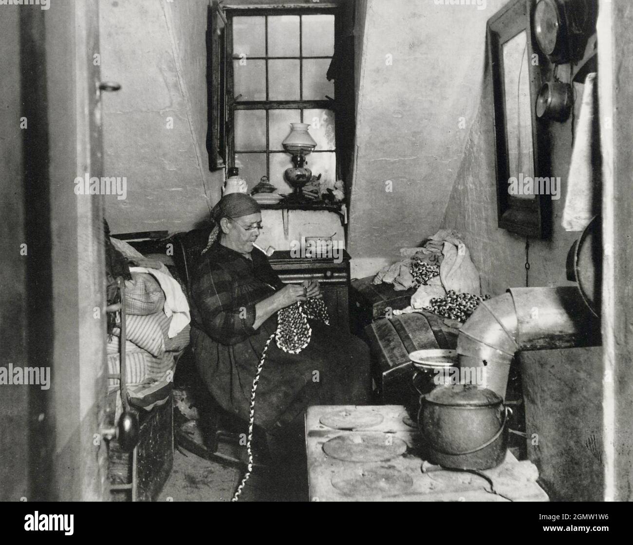 Jacob Riis Fotografie - die alte Frau Benoit in ihrem Dachgeschoss in der Hudson Street, New York Stockfoto