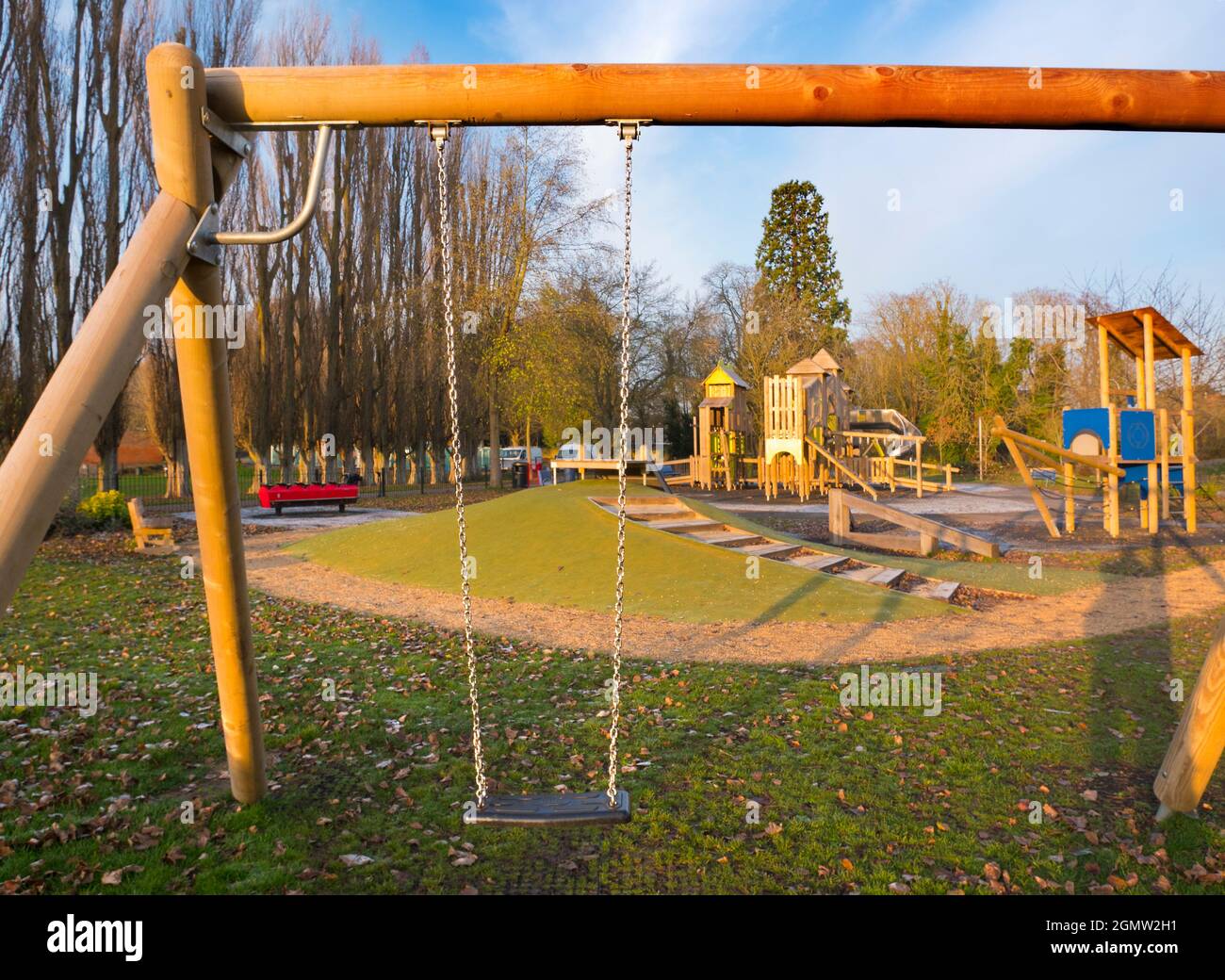 Abingdon, England - 14. Dezember 2018 Ein Spielplatz ohne Kinder kann ein ziemlich unheimlicher Ort sein. Hier sehen wir schon früh eines in Abbey Fields, Abingdon Stockfoto