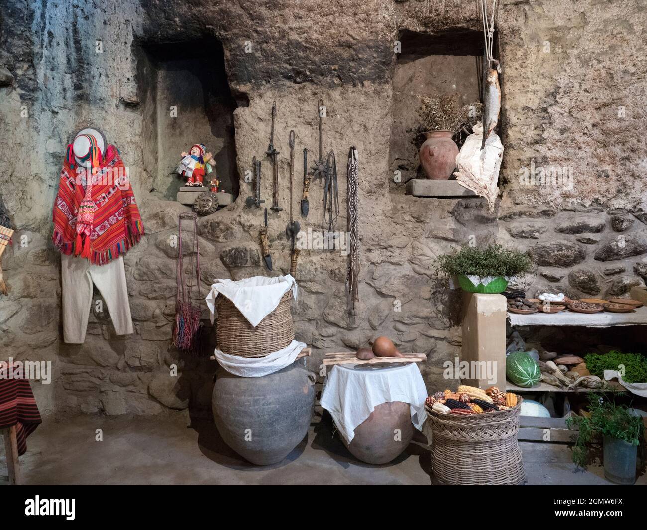 OLYMPUS DIGITAL CAMERAOllantaytambo, Peru - 11. Mai 2018 im Haus der Ureinwohner in Ollantaytambo, Peru. Bitte beachten Sie, dass wir frei waren Stockfoto