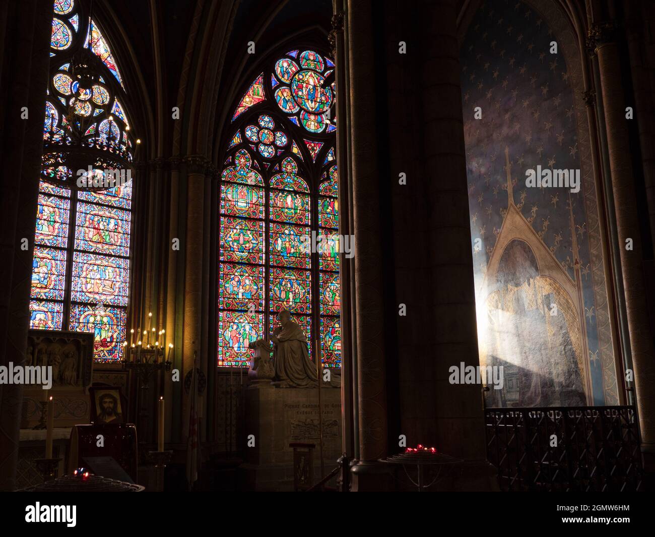 Paris, Frankreich - 19. September 2018 Notre-Dame, die berühmte mittelalterliche katholische Kathedrale, befindet sich an der ële de la Cit im vierten Arrondissement von Paris Stockfoto
