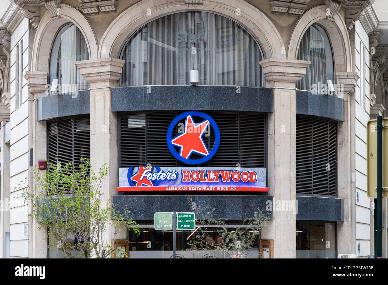VALENCIA, SPANIEN - 13. SEPTEMBER 2021: Foster's Hollywood, amerikanisches Restaurant in Valencia Stockfoto