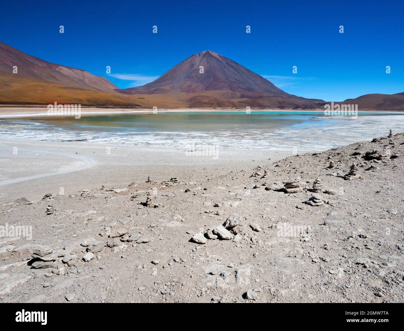 Laguna Verde, Bolivien - 21. Mai 2018 Laguna Verde (grüner See) ist aufgrund seiner auffälligen Jadegrün-Farbe treffend benannt. Dieser schöne Salzsee - bei 4 Stockfoto