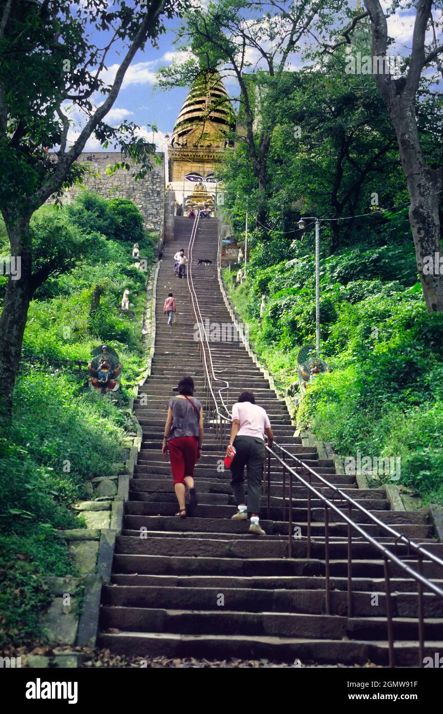 Kathmandu, Nepal - Oktober 1984 Swayambhunath eine alte religiöse Stätte auf einem Hügel im Kathmandu-Tal, westlich von Kathmandu. Der tibetische Name Stockfoto