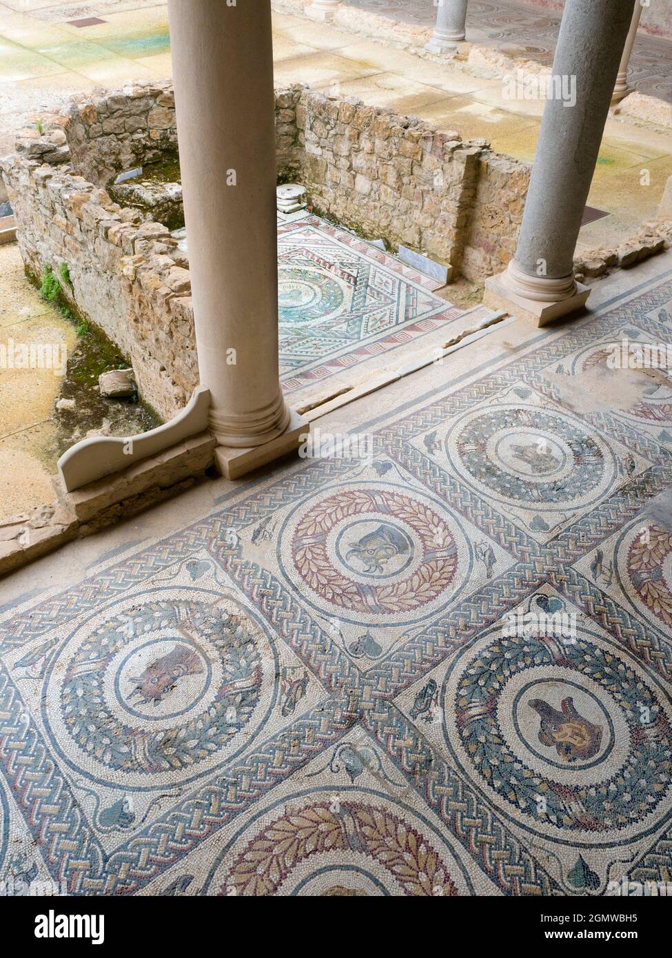 Sizilien, Italien - September 2019; die Villa Romana del Casale ist ein üppiger römischer Palast in der Nähe der Stadt Piazza Armerina auf Sizilien. Excavatio Stockfoto