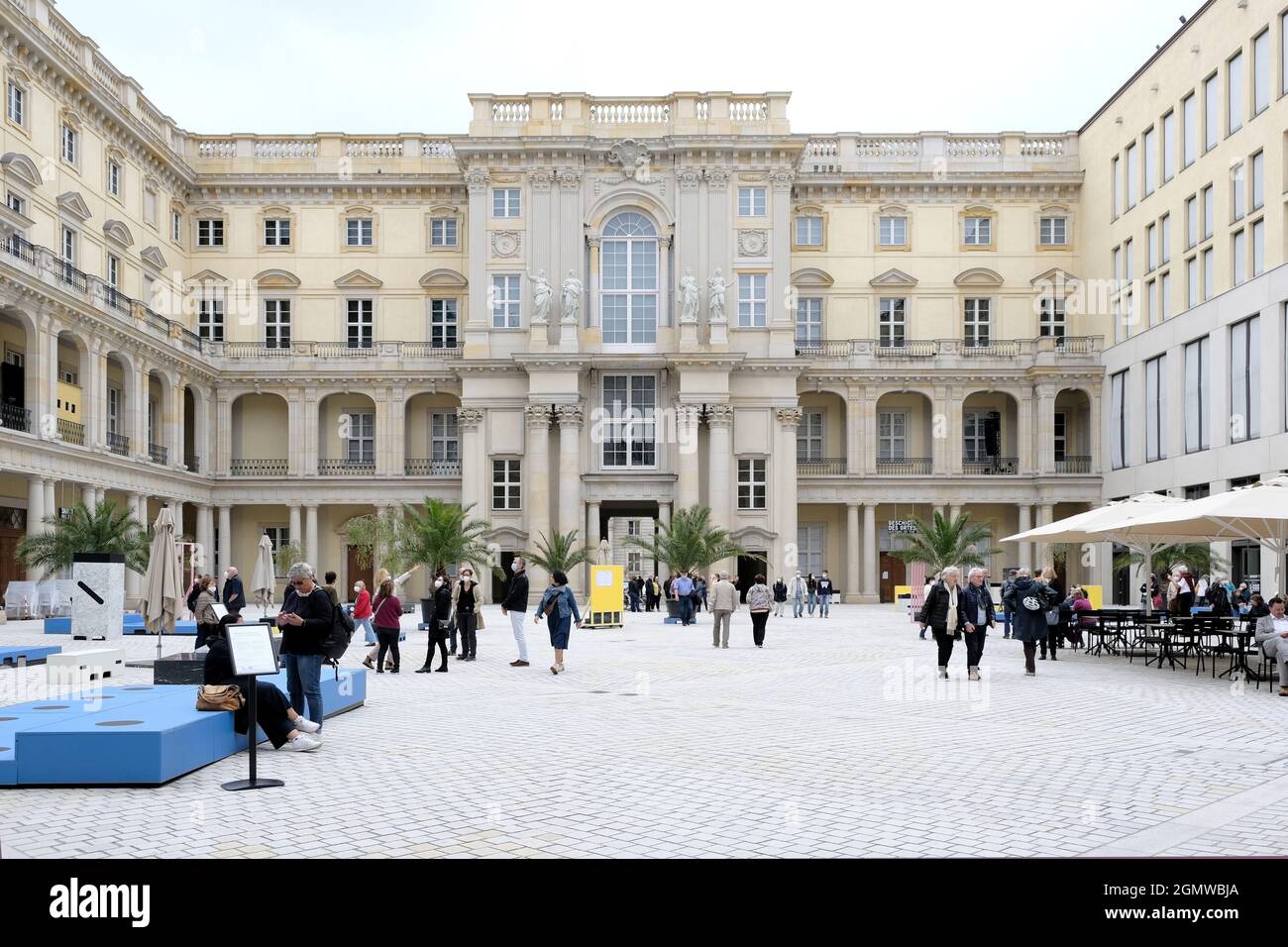 Berlin, Deutschland, 17. September 2021, großer Innenhof des restaurierten Berliner Schlosses mit Humboldt Forum Stockfoto