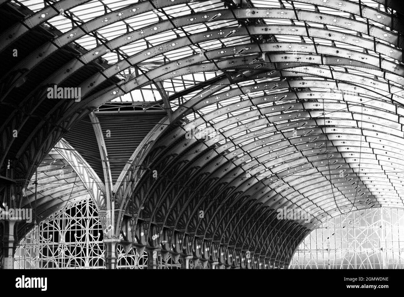 Paddington ist ein wichtiger Bahnhofsterminal und ein Londoner U-Bahnhofskomplex im Zentrum von London. Es war der Londoner Stützpunkt der Great Western Railway Stockfoto