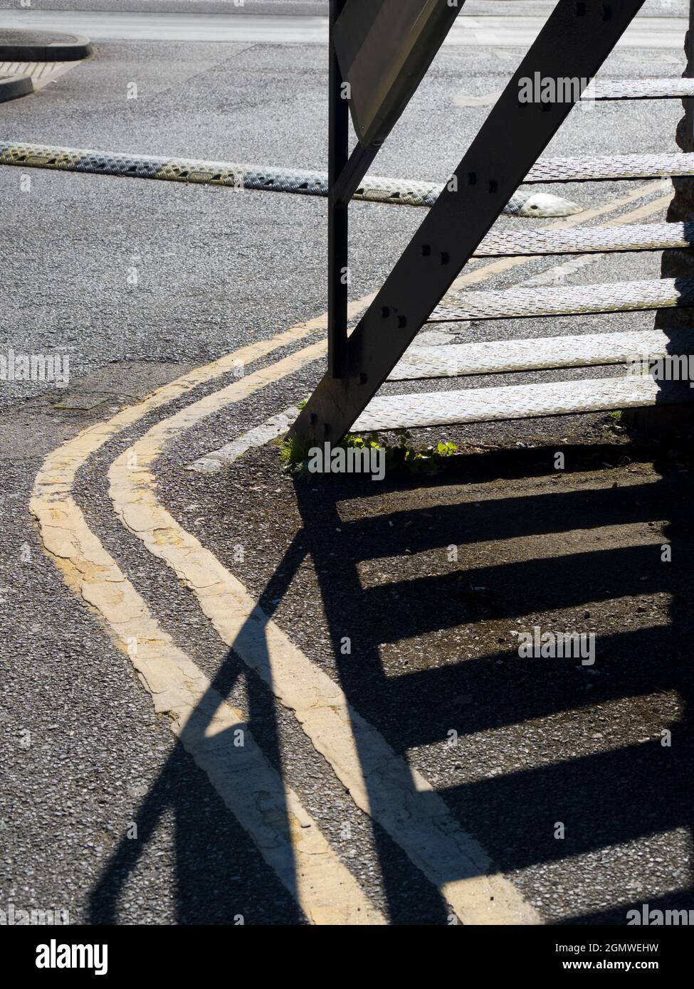 Abingdon, England - 29. Juli 2020 man kann überall abstrakte Muster und Schönheit sehen, wenn man nur darauf achtet. Sie müssen nicht auf halbem Weg um t gehen Stockfoto