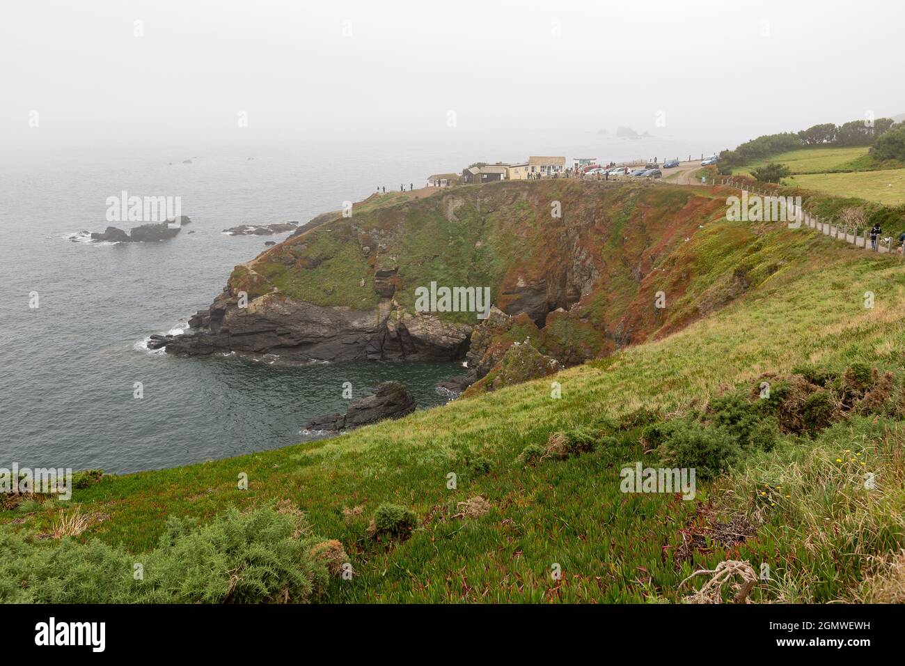 Lizard Point, Cornwall an einem grau nebligen Tag. Stockfoto