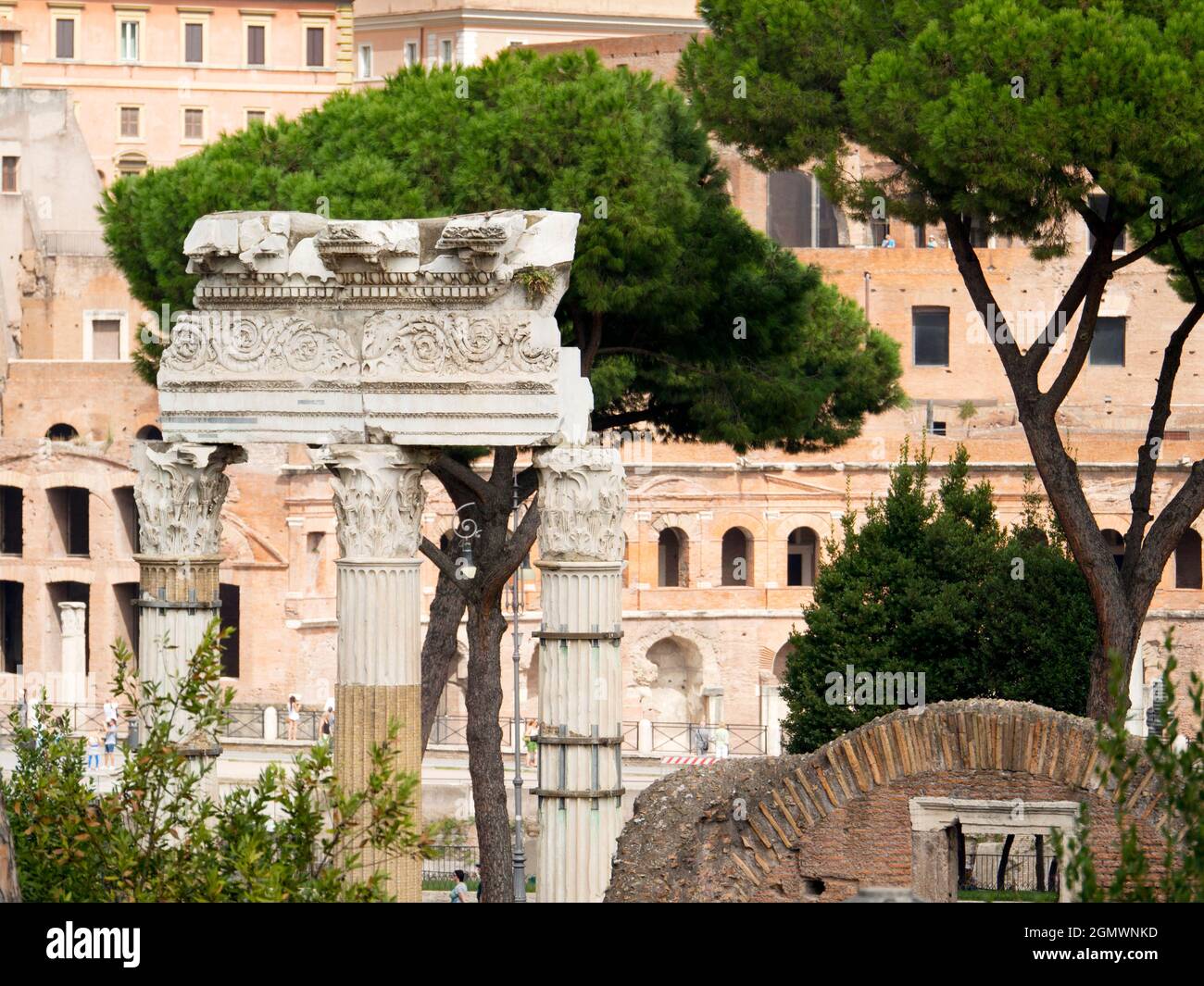 Rom, Italien - 2014. Oktober; das Forum Romanum war jahrhundertelang das Zentrum des römischen öffentlichen Lebens und das Herz des Imperium: Der Ort des Triumphes Stockfoto