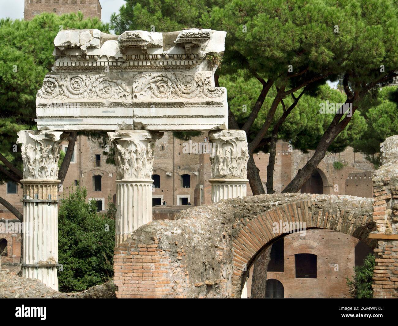 Rom, Italien - 2014. Oktober; das Forum Romanum war jahrhundertelang das Zentrum des römischen öffentlichen Lebens und das Herz des Imperium: Der Ort des Triumphes Stockfoto