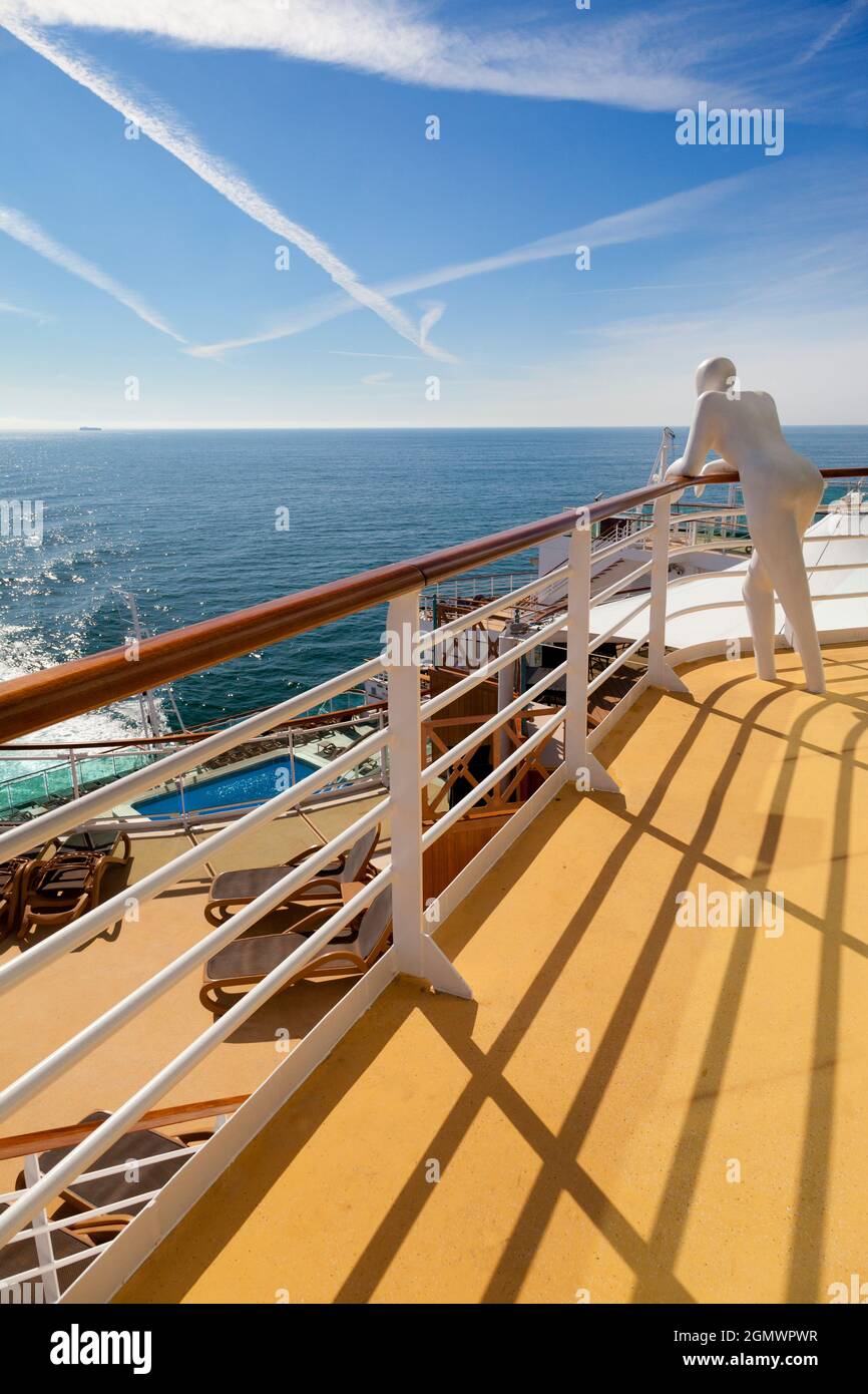Zeebrugge, Belgien - 2018. Mai; Sie mögen es vielleicht so schön glauben, aber dieses wunderschöne Bild der Kreuzfahrt stammt nicht von einem exotischen tropischen Ozean, sondern Stockfoto