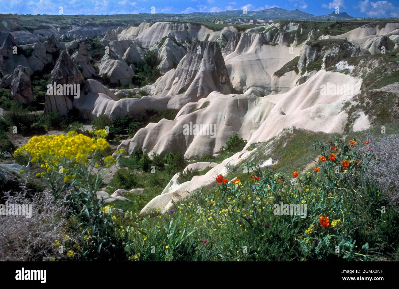 Goreme, Türkei - Juni 2003; Goreme in Zentralanatolien liegt in einem wundersamen Tal mit seltsamen Felsformationen des 'Fairy Chimney'. Die Gegend von Cappadocia Stockfoto