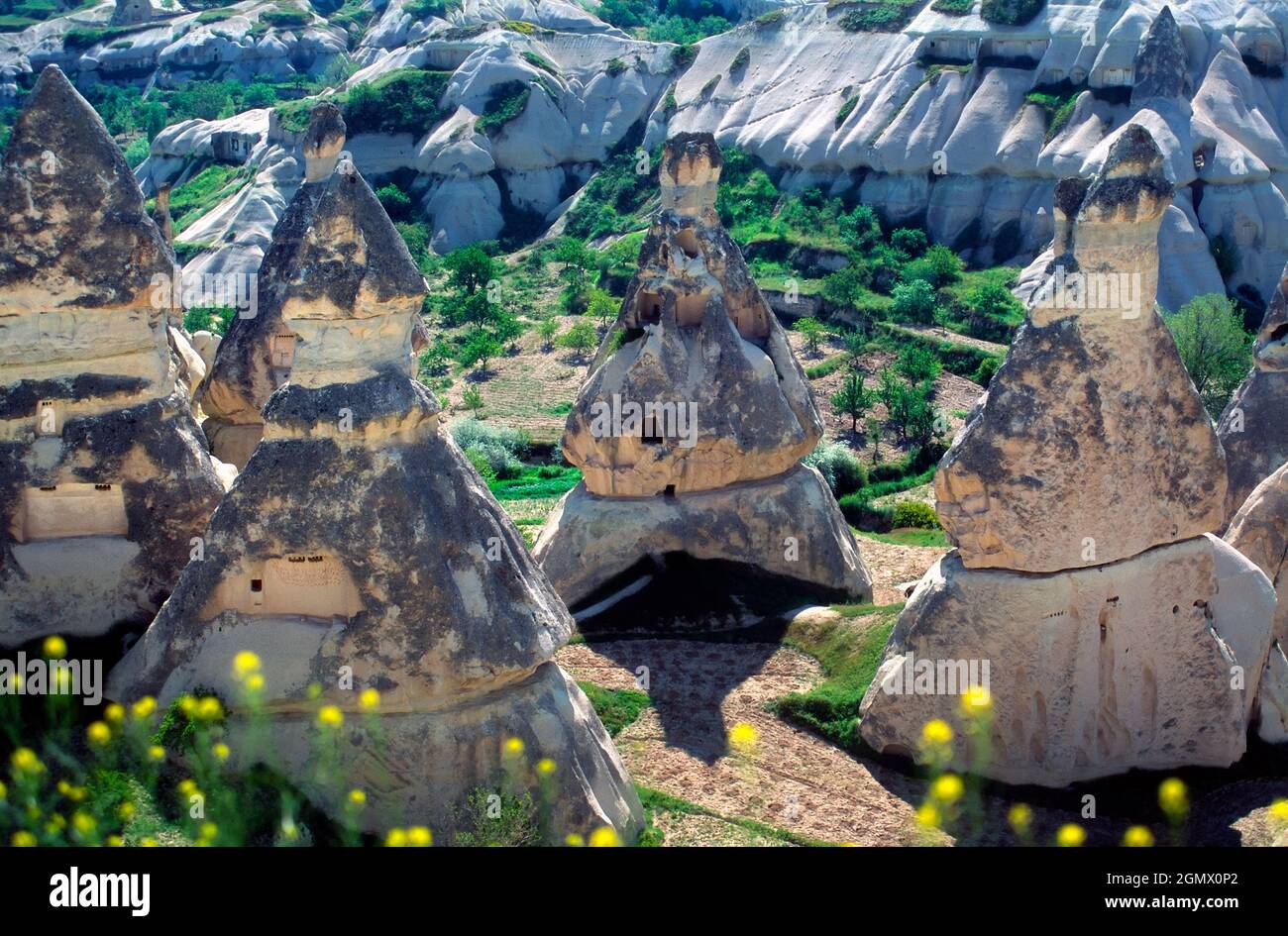 Goreme, Türkei - Juni 2003; Goreme in Zentralanatolien liegt in einem wundersamen Tal mit seltsamen Felsformationen des 'Fairy Chimney'. Die Gegend von Cappadocia Stockfoto