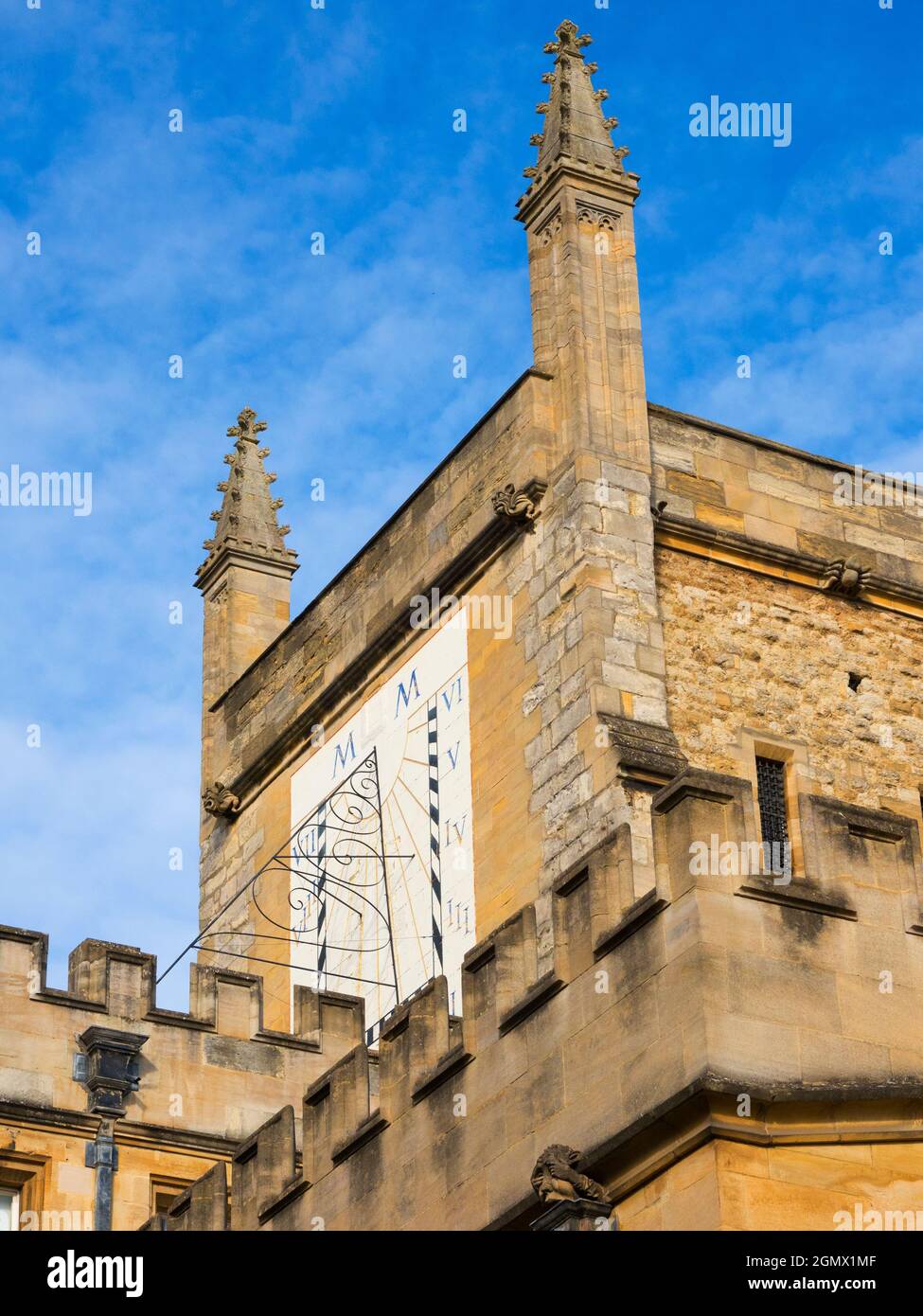 Oxford, England - 13. September 2019; das New College wurde 1379 von William of Wykeham gegründet und ist damit eines der ältesten Colleges der Universität Oxford. Stockfoto