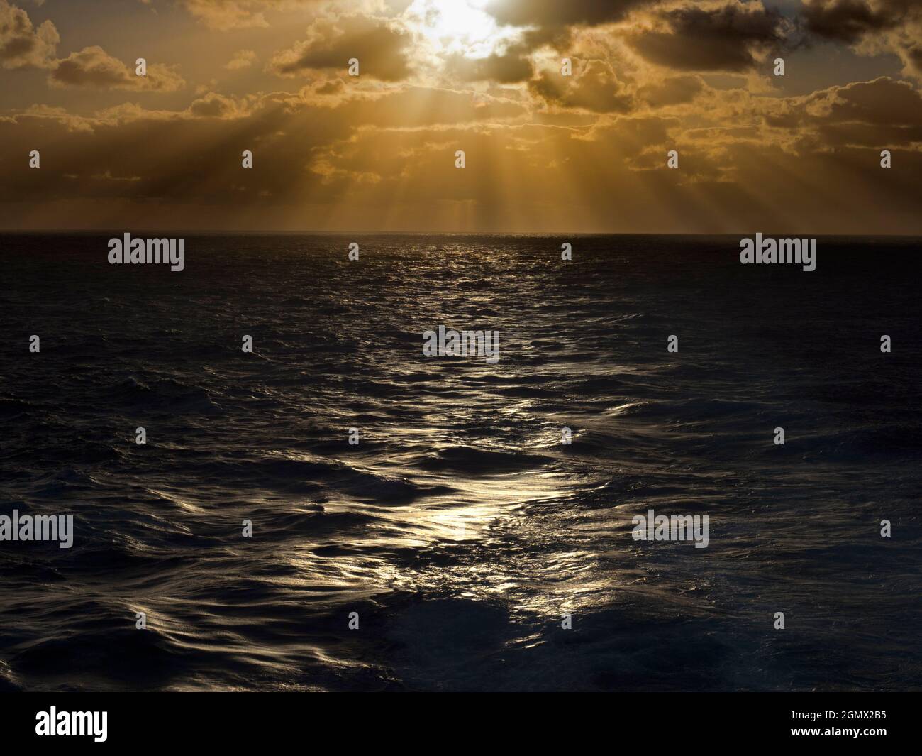 Am Meer vor Australien - 24. Februar 2019 wunderschöner Sonnenuntergang über der Tasmanischen See. Was muss noch gesagt werden? Stockfoto