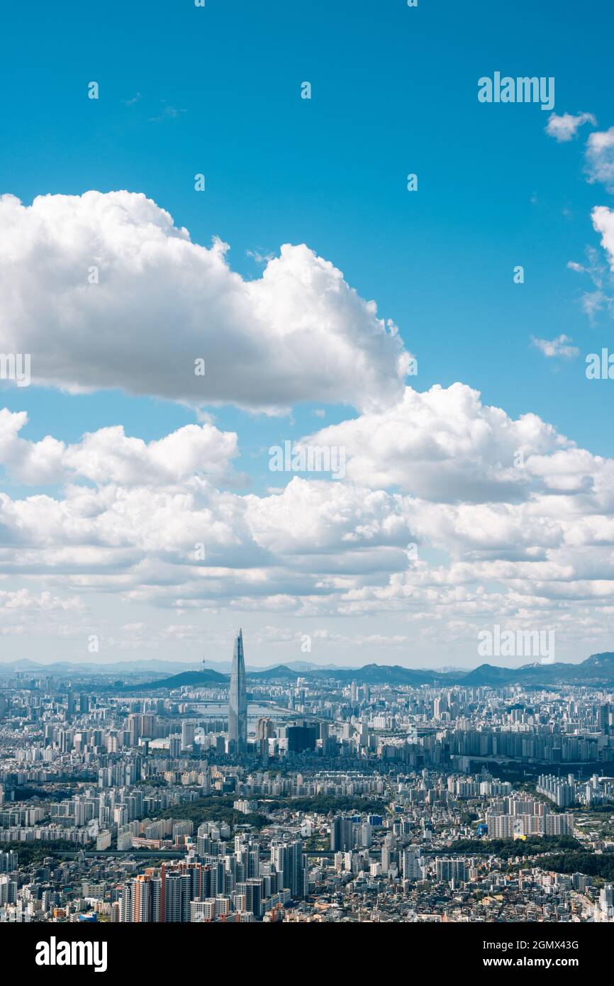 Panoramablick auf die Stadt Seoul von der Festung Namhansanseong in Gwangju, Korea Stockfoto