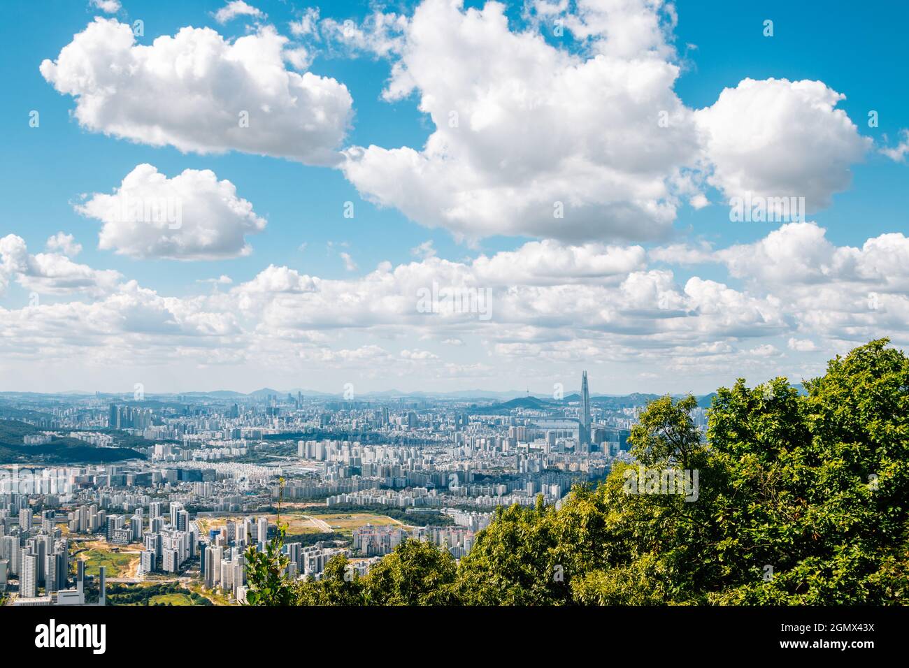 Panoramablick auf die Stadt Seoul von der Festung Namhansanseong in Gwangju, Korea Stockfoto