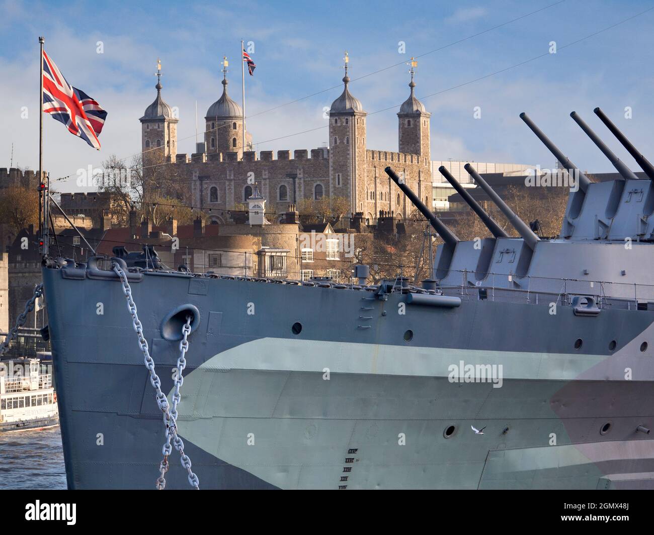 HMS Belfast war ein leichter Kreuzer der Royal Navy, der im Weltkrieg 2 aktiv eingesetzt wurde. Es ist jetzt ein Museumsschiff und Touristenattraktion geworden, dauerhaft Stockfoto