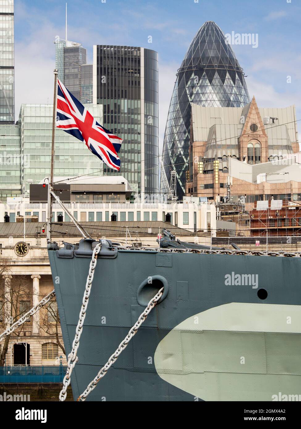 HMS Belfast war ein leichter Kreuzer der Royal Navy, der im Weltkrieg 2 aktiv eingesetzt wurde. Es ist jetzt ein Museumsschiff und Touristenattraktion geworden, dauerhaft Stockfoto