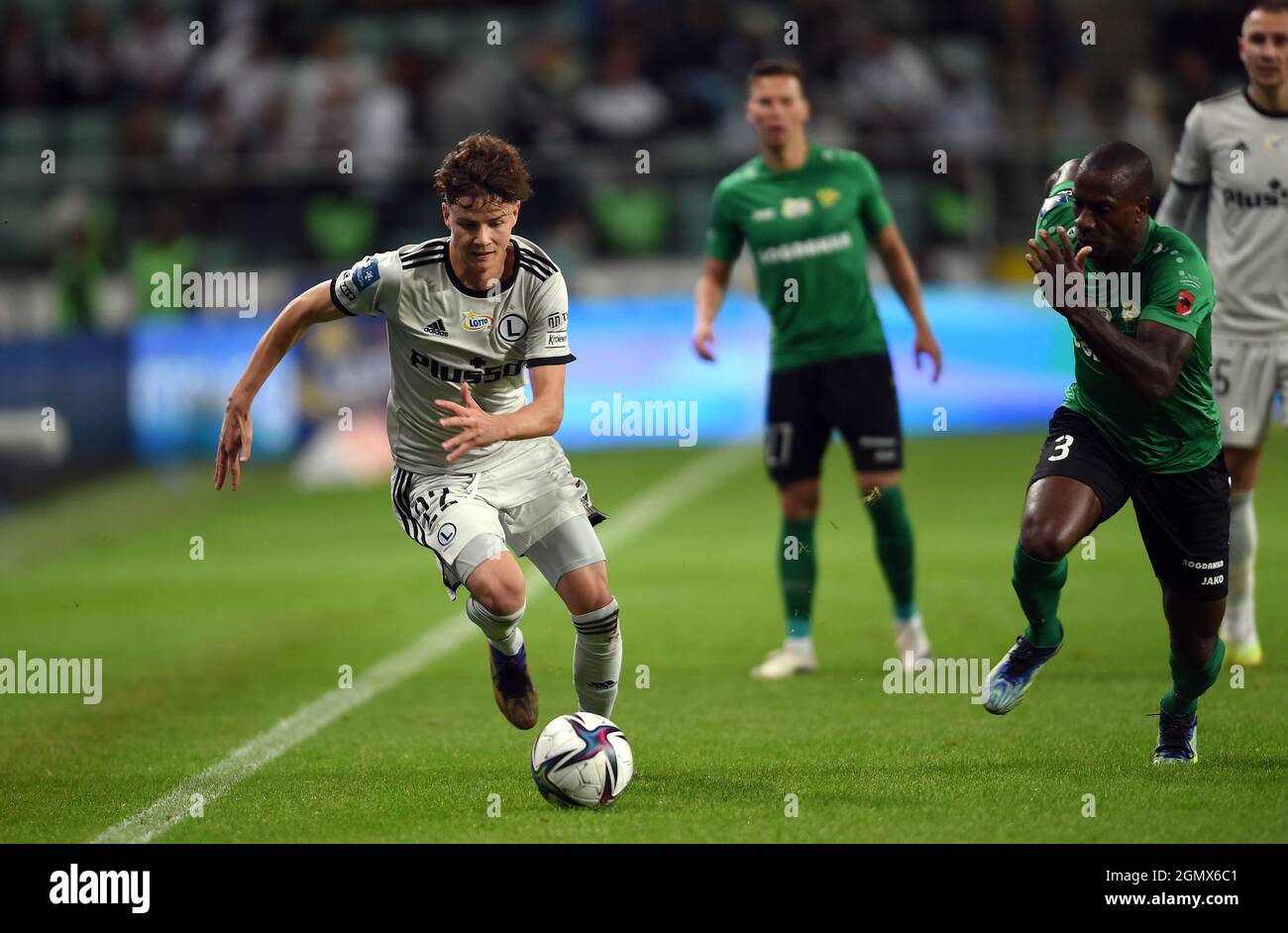 Warschau Polen 19 September 2021 Spiel Der Polnischen Fussballliga Legia Warszawa Gornik Leczna Kacper Skibicki Legia Warszawa Leandro Gornik Lecz Stockfotografie Alamy
