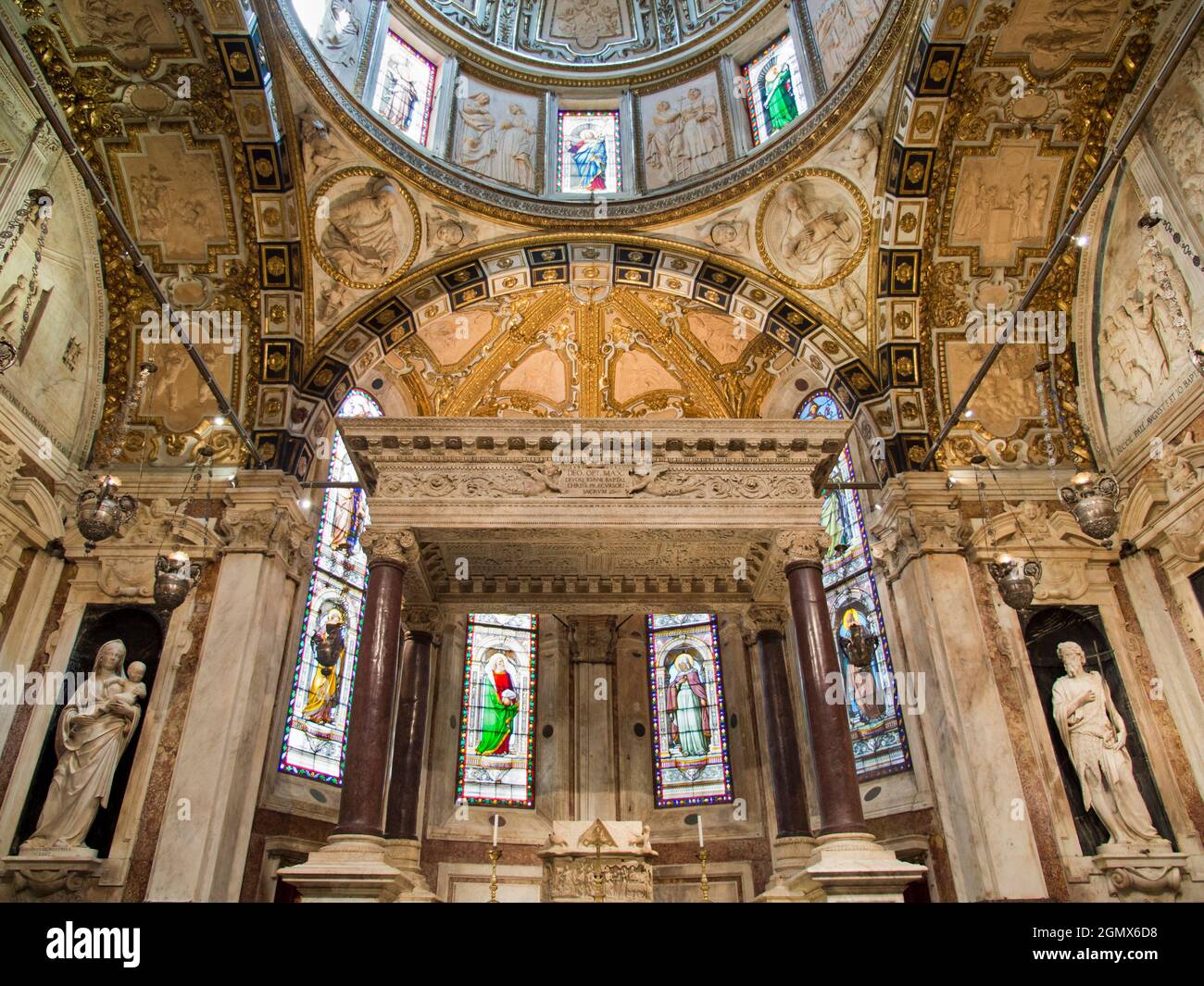 Genua, Italien - Juni 2013; die Kathedrale, die jetzt San Lorenzo, Genua ist, wurde wahrscheinlich im 5. Oder 6. Jahrhundert n. Chr. gegründet, gewidmet Saint Sirus, bis Stockfoto