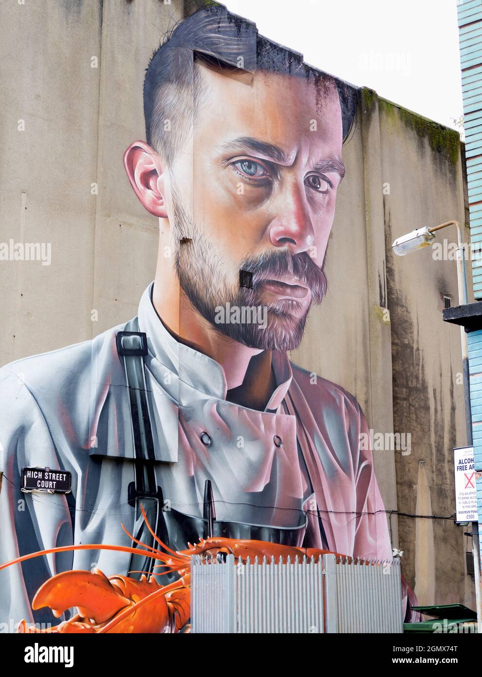 Belfast ist eine Stadt, die es nicht kann. Lassen Sie scheinbar jede Mauer unberührt ohne einen Farbtupfer. Die Graffiti, vor allem im Cathedral Quarter, ist o Stockfoto