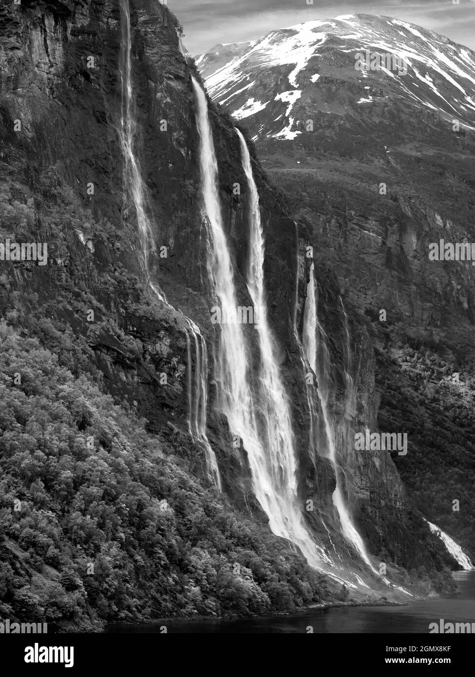Geraingerfjord, Norwegen - 6. Juni 2016 der herrliche Geiranger Fjord liegt in der Sunnm¿re Region im Kreis M¿re Og Romsdal, Norwegen. Eines von Norw Stockfoto